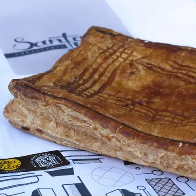 Empanada de hojaldre rellena de Jamón York y queso