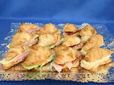 Bandeja de Mini Croissant Rellenos