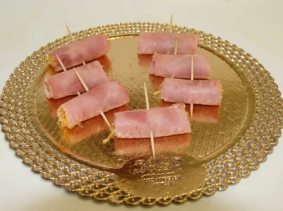 Rulitos de Huevo Hilado y Jamón York