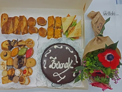 Caja Regalo Dulce & Salado + flores
