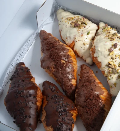 Caja de 6 unidades de croissant rellenos variada