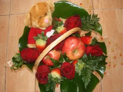Cesta de Flores y Frutas