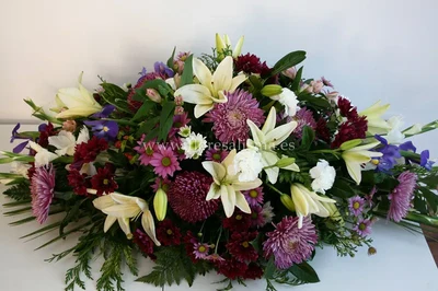 Centro mortuorio de flores variadas