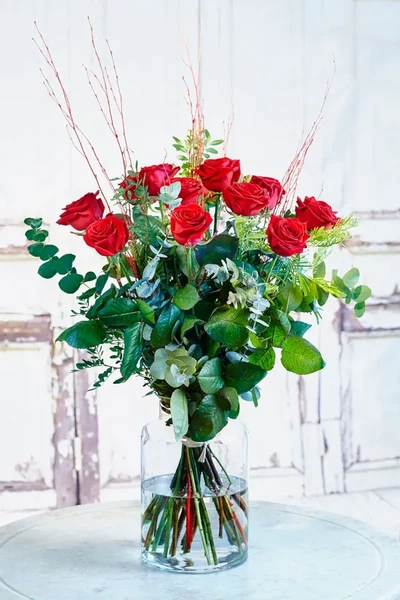 12 Rosas en jarrón