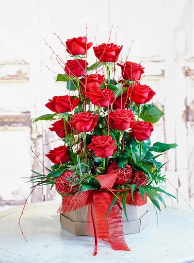 18 Rosas en caja hexagonal