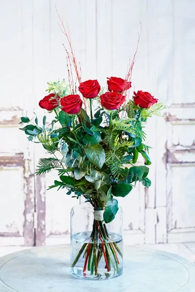 6 Rosas en jarrón