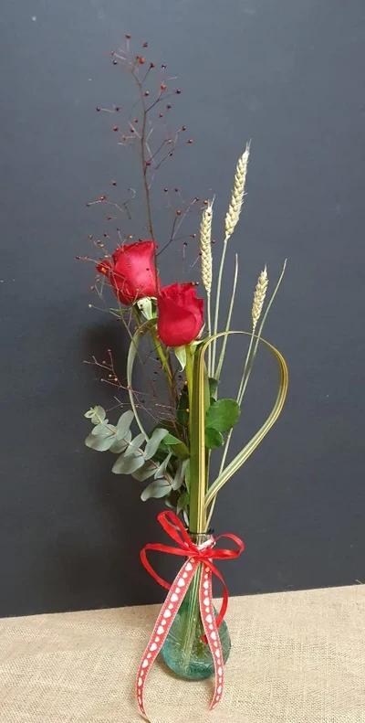 Detalle Paris con Rosas en jarrón