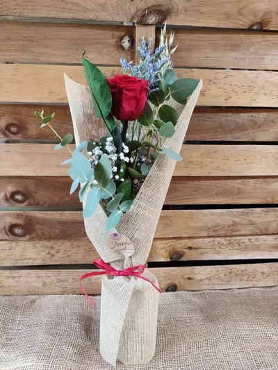 Detalle Rosa Eterna Roja