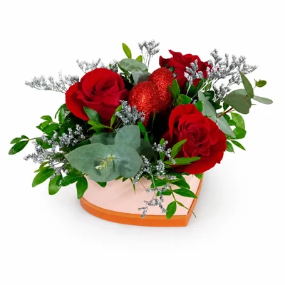 Centro de 3 Rosas Rojas en base de corazón