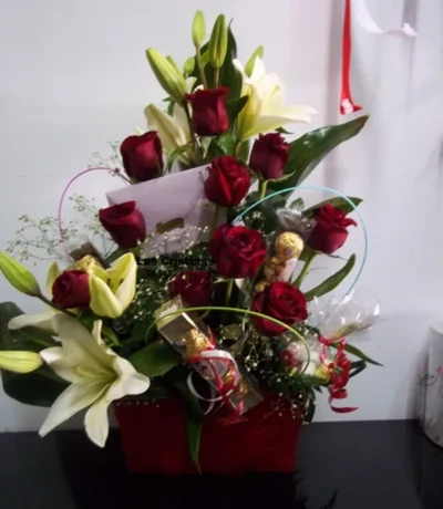 Cesta de Flores Pirámide Roja