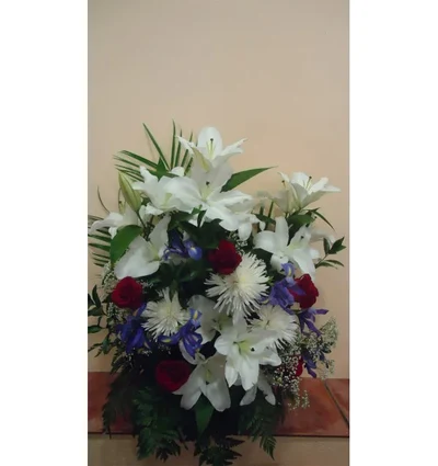 Centro de Lilium Oriental, Iris, Rosas y Anastasias