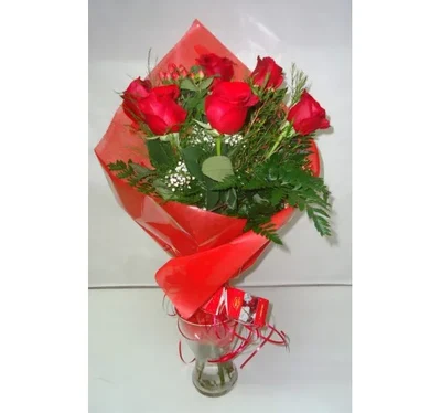 Ramo de 6 Rosas Rojas con Bombones