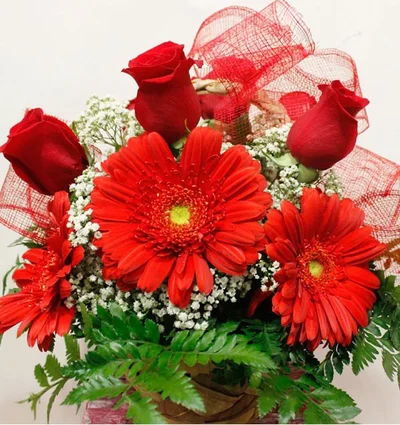 Ramo de Rosas y Gerberas