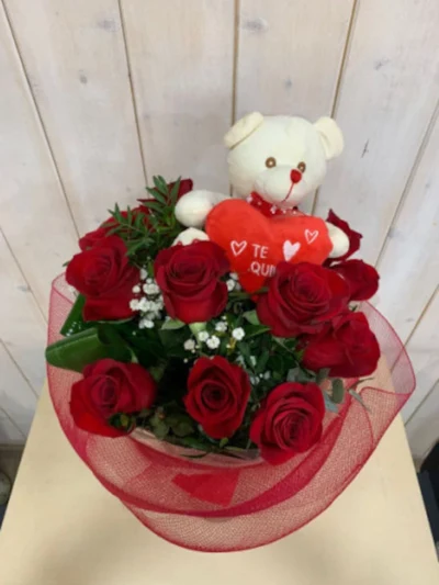 Ramo de 12 Rosas Rojas y Peluche