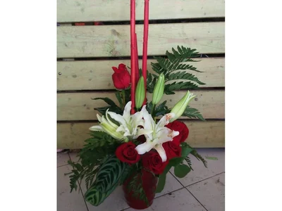 Centro de Rosas y Lilium en Cerámica