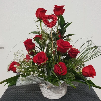 Cesta de Rosas Rojas + Pick Corazón