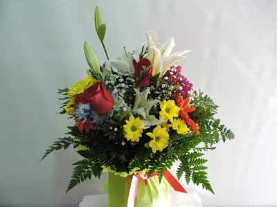 Ramo Primaveral con 3 Rosas