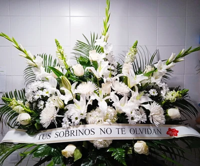 Centro Funerario grande tonos blancos
