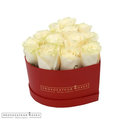 Caja forma corazón con rosas blancas eternas