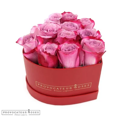 Caja forma corazón con rosas deep purple frescas