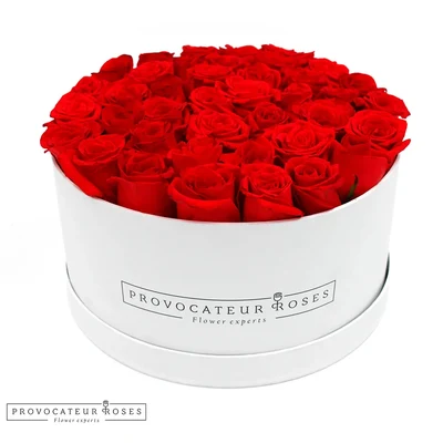 Caja redonda blanca con rosas rojas eternas