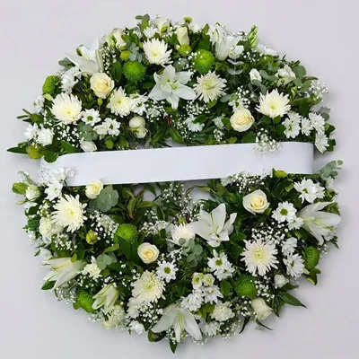Corona funeraria blanca