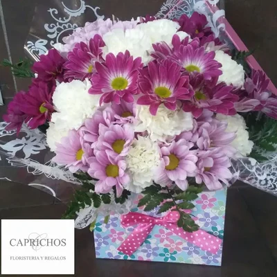 Caja de Margaritas y Claveles