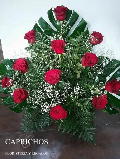 Centro Clásico de Rosas Rojas