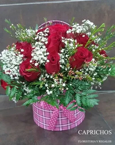 Centro de Rosas Rojas en Caja de Regalo