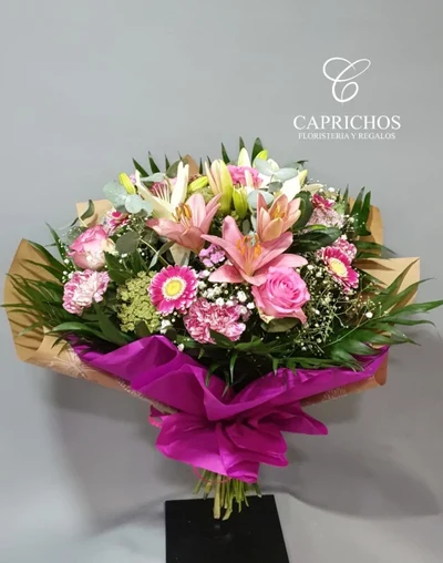 Ramo de Flores Elegancia con Rosas