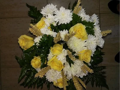 Ramo de Rosas y Crisantemos