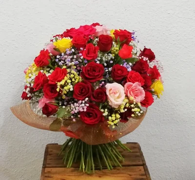 Ramo de Variado de Rosas Multicolor