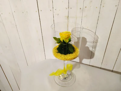 Copa de Cristal con Rosa Eterna Amarilla