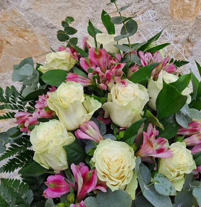 Arrosa zuri eta alstroemeria sorta