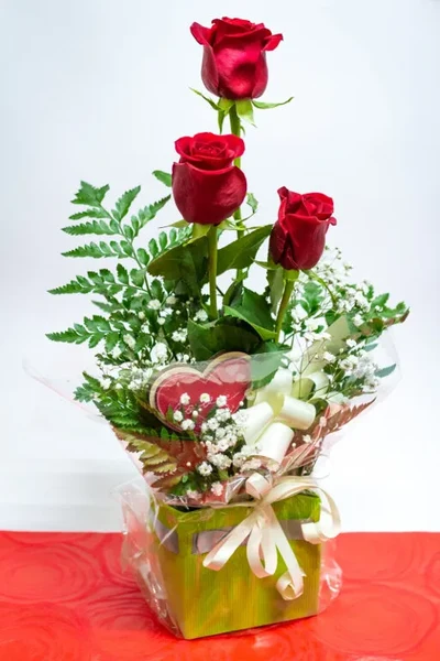 Caja con 3 Rosas Rojas y Pink