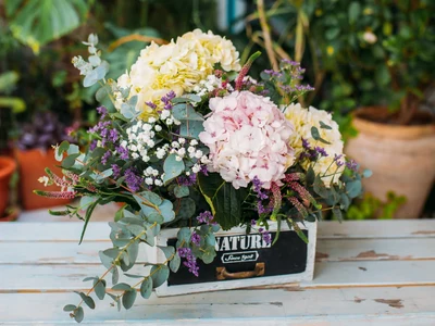 Caja de madera rústica con Flores
