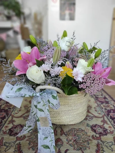 Cesta de esparto con Flores