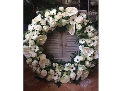 Corona Funeraria sin cabezal tonos blancos