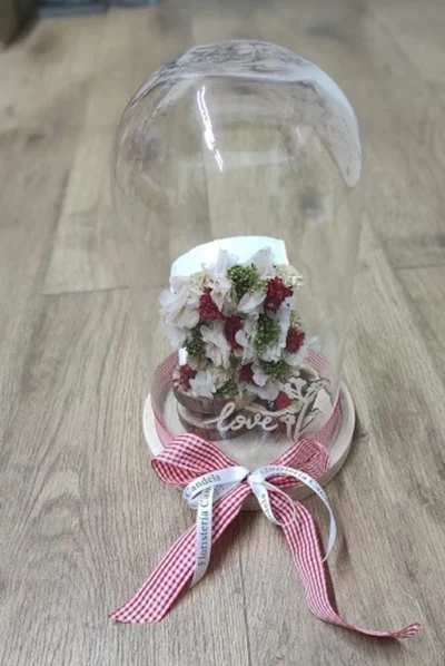 Cúpula con inicial de flores