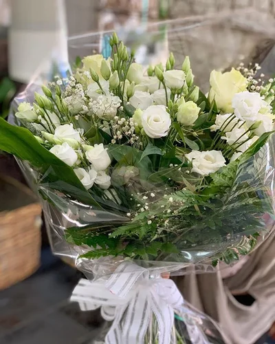 Ramo de Rosas y Flores tonos Blancos