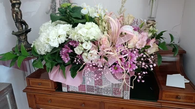 Caixa de Flores de tons Rosas