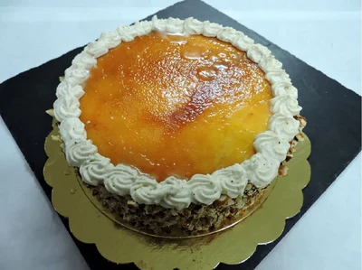Turrón, nata i rovell cremat