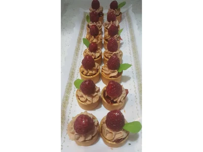 Bandexa de tartaletas de Foie e pemento caramelizado