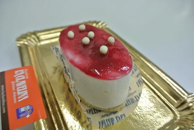 Requesón cheese with raspberry.