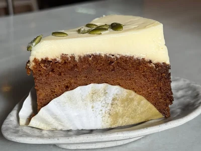 Porción Pastel de Zanahoria
