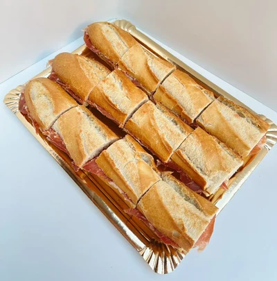 Bocadillo de baguette cortados a 4 Jamón