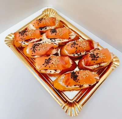 Montaditos de Salmón / Barquetes de Salmó
