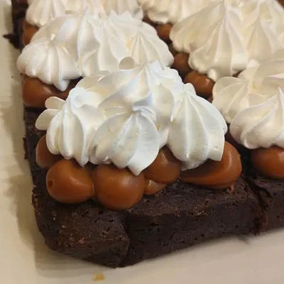 Brownie con dulce de leche y merengue