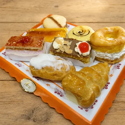 Bandeja Surtida de Pasteles