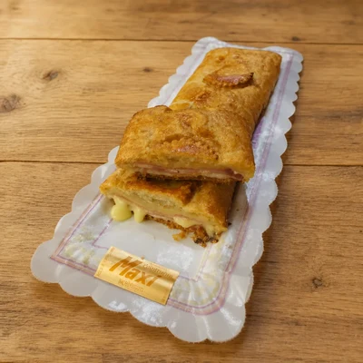 Empanada de Jamón y Queso